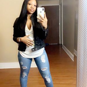 Meet your Posher, Layla